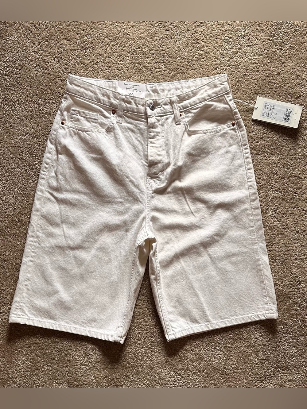 H&M White Baggy Bermuda Shorts — High Waist / Loose Fit - size 6/38